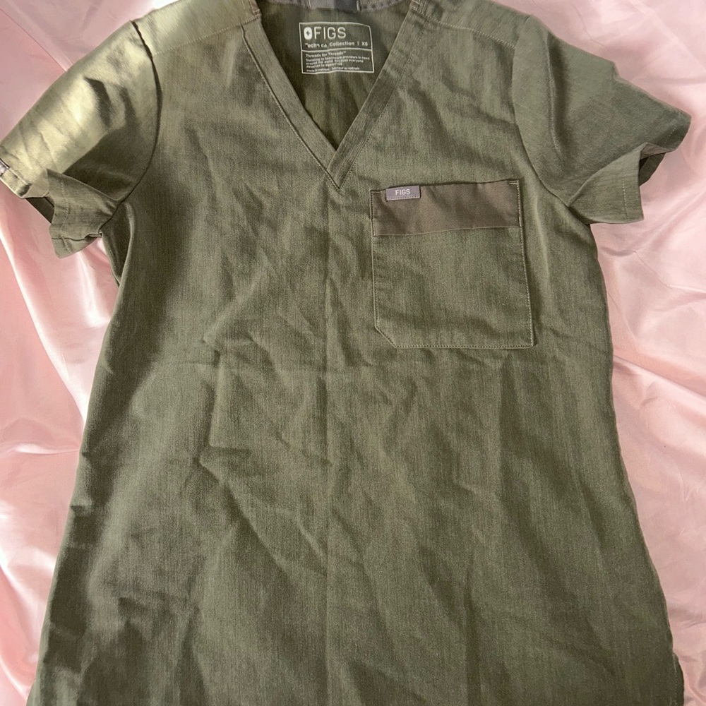 FIGS Heather Olive Scrub Set